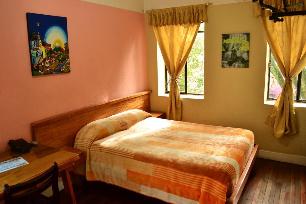 Hostal Loro Verde Quito Bagian luar foto
